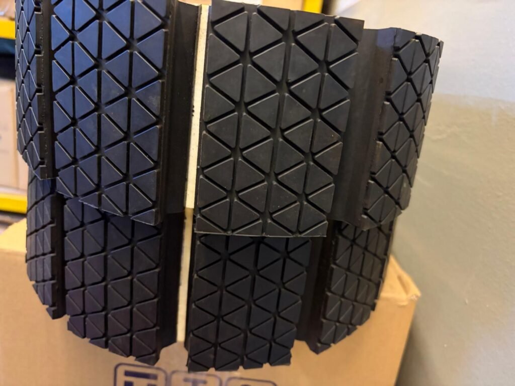 güneş paneli temizlik robotu palet kayışı, çelik telli palet kayışı, güneş paneli robot kayışı, palet kayışı, temizlik robotu yedek parça, güneş enerji sistemleri temizlik ekipmanları